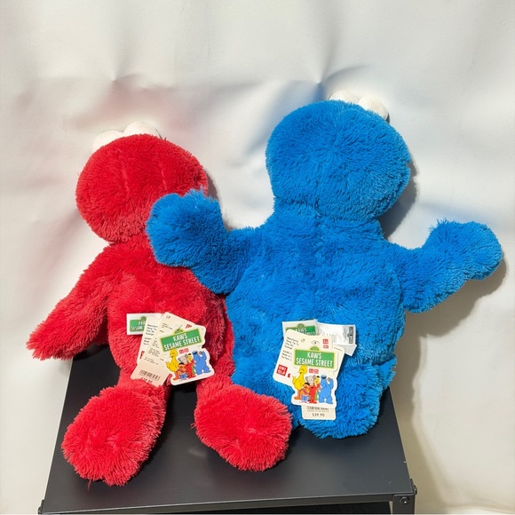KAWS X UNIQLO stuffed figures brand new with tags - Picture 2 of 2